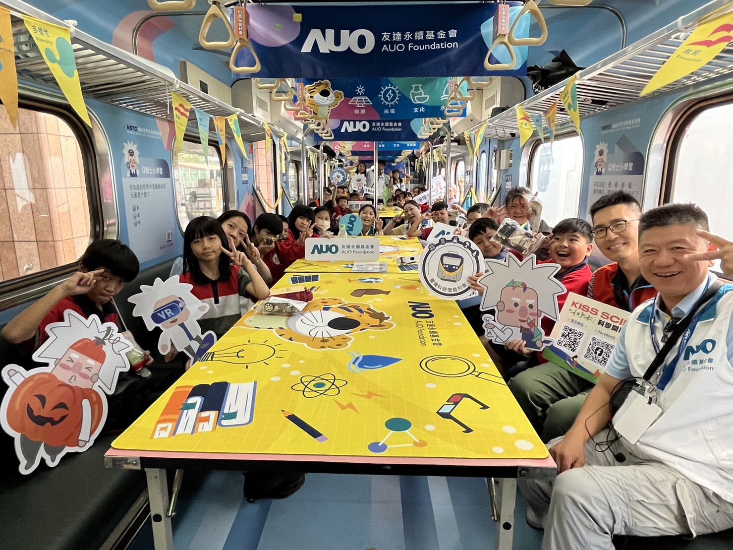 5001拉斯维加斯永續基金會參與「臺灣科普環島列車」，設計基礎科學車廂課程，以「淨零碳排和永續能源」為主題，讓學生透過創意實驗認識淨零知識，以及思考生活中的減碳行為